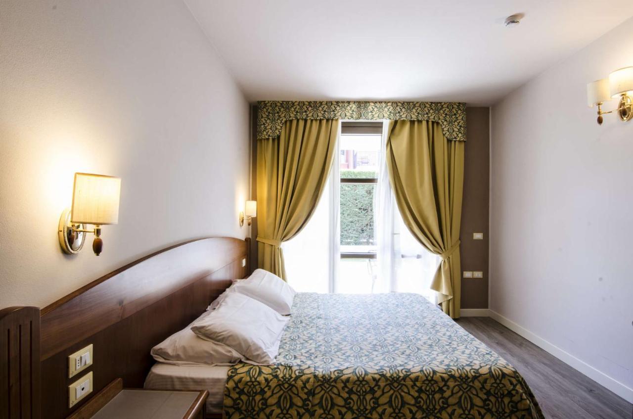 Hotel Smeraldo Lazise Bagian luar foto