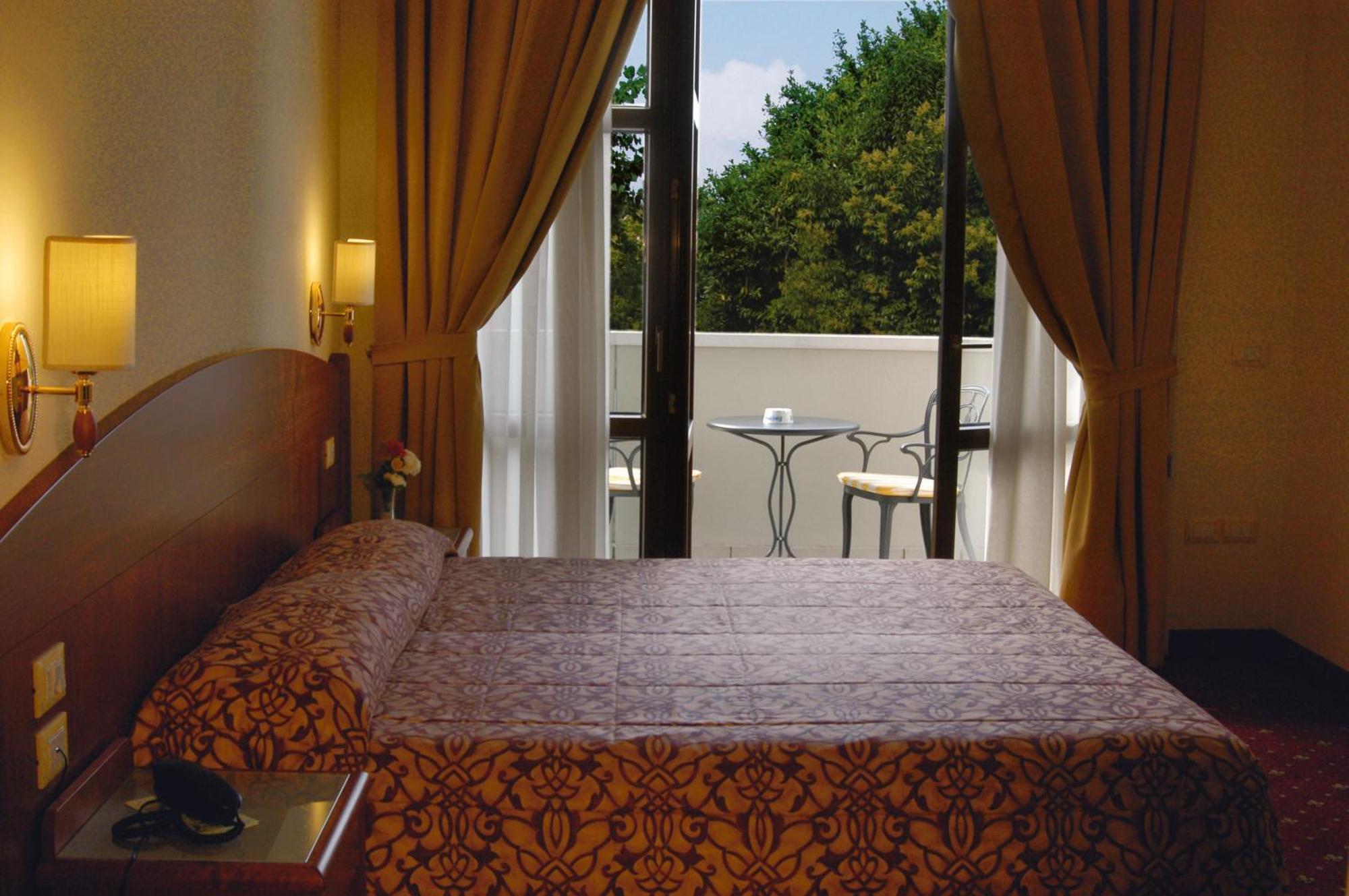 Hotel Smeraldo Lazise Bagian luar foto