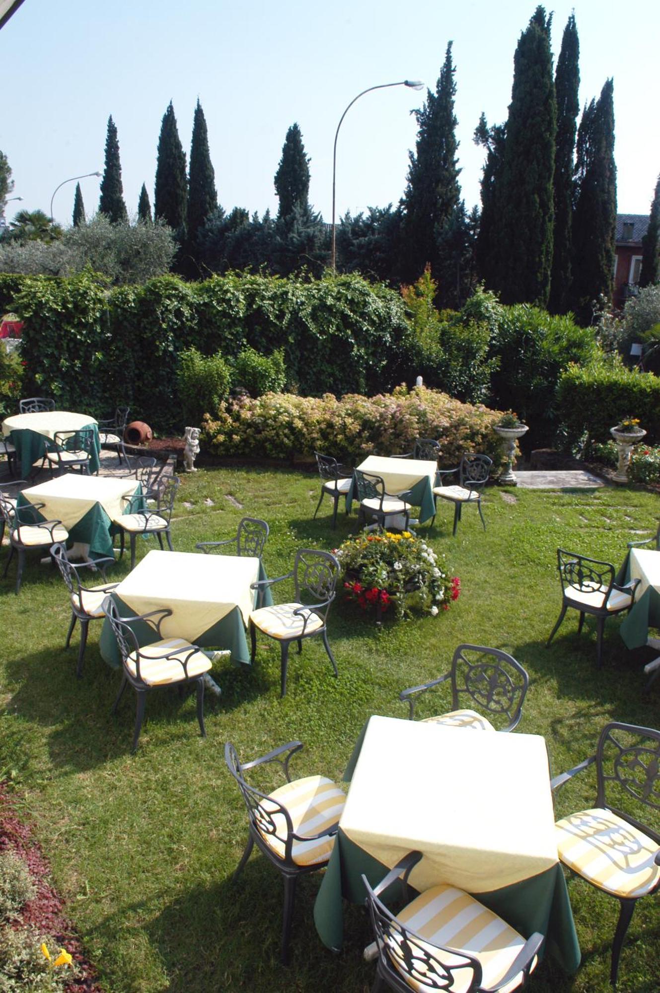 Hotel Smeraldo Lazise Bagian luar foto