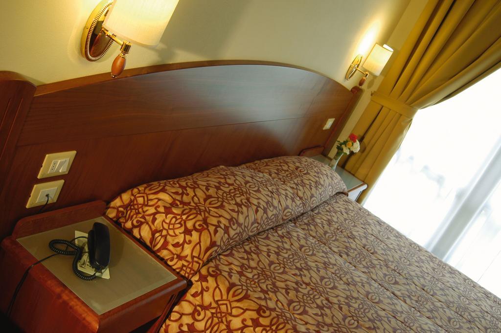 Hotel Smeraldo Lazise Bagian luar foto