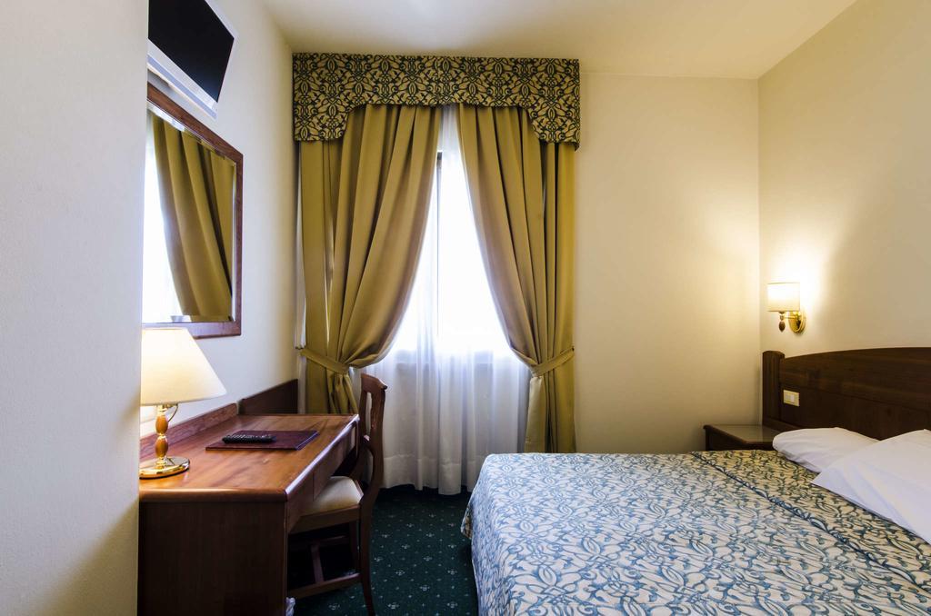 Hotel Smeraldo Lazise Bagian luar foto