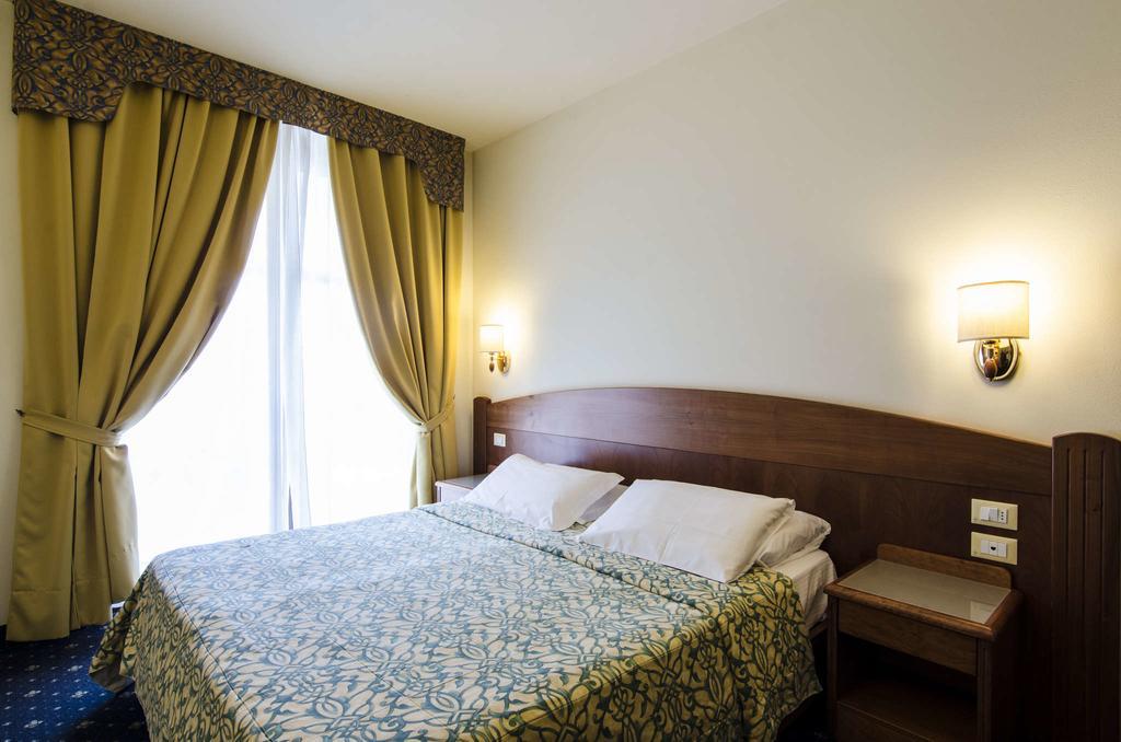Hotel Smeraldo Lazise Bagian luar foto