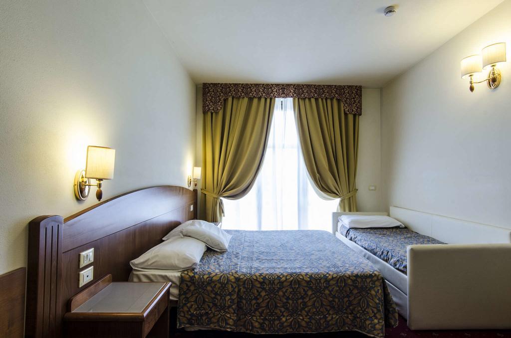 Hotel Smeraldo Lazise Bagian luar foto