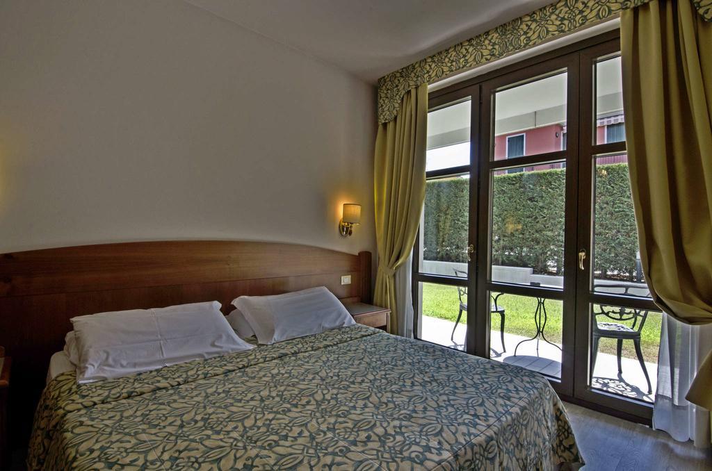 Hotel Smeraldo Lazise Bagian luar foto