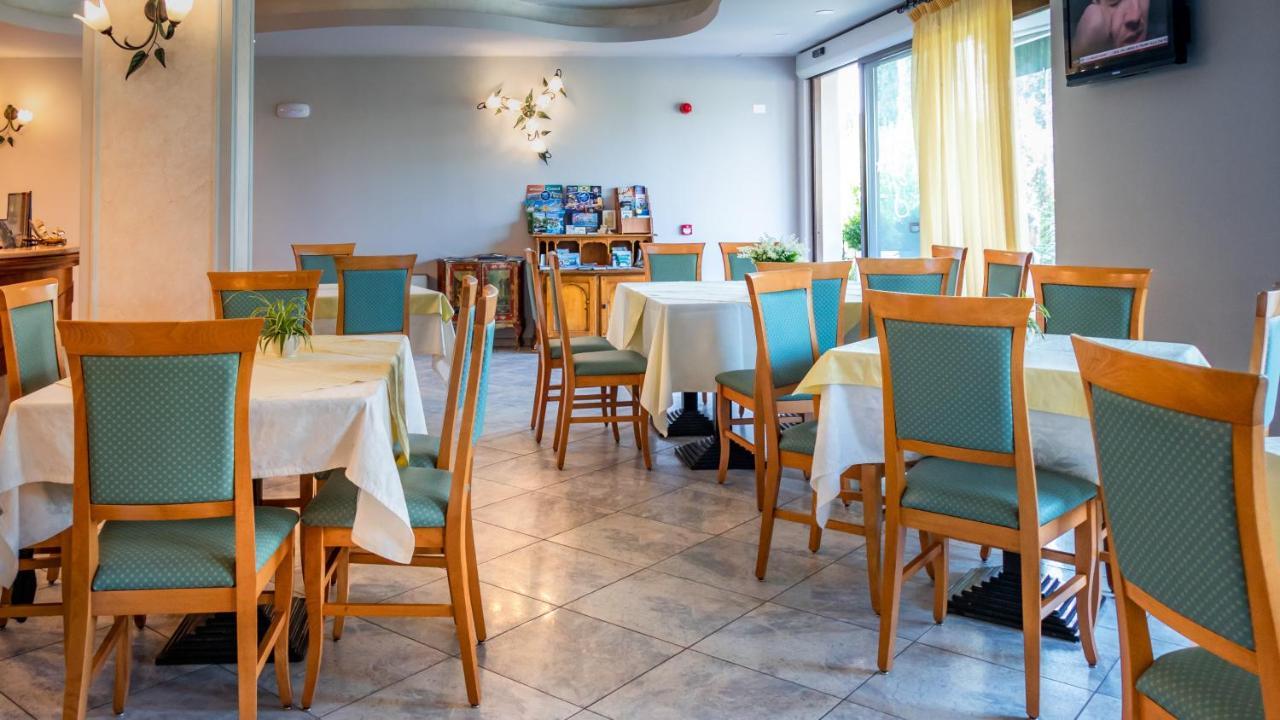 Hotel Smeraldo Lazise Bagian luar foto